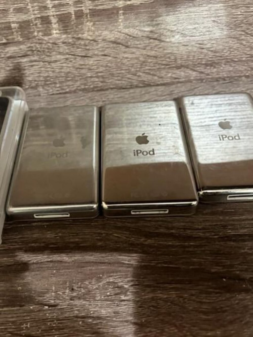 4 ipods - Picture 2 of 3